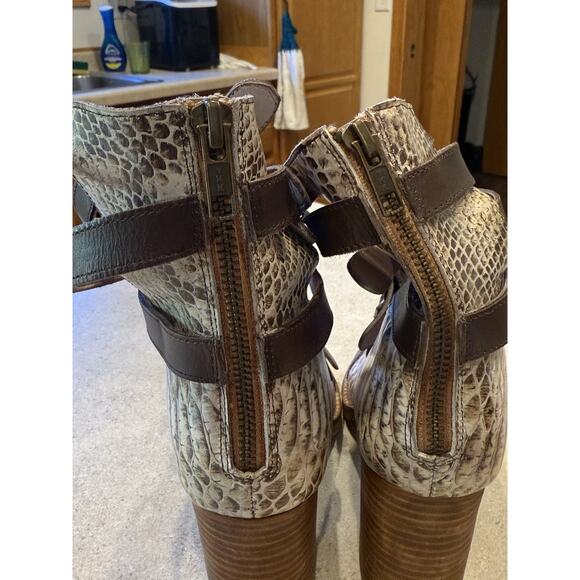 Vintage Foundry Co. Women's 10 Odessa Strappy Snakeskin Heeled Open Toe Shoe - Picture 4 of 9